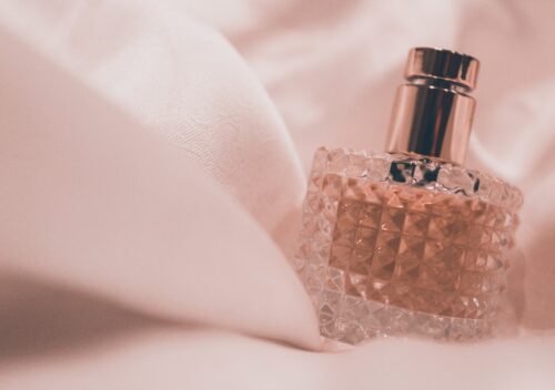 damskie perfumy w butelce